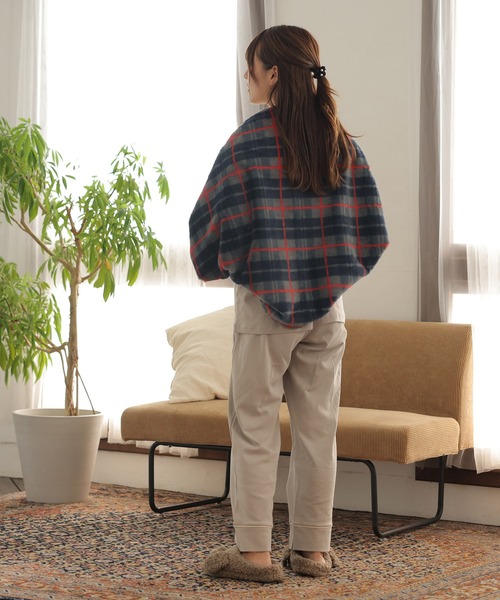 ALTROSE（アルトローズ）の「3way チェック柄ブランケット（ブランケット・レディース・ネイビー/イエロー/アイボリー・FREE）」の22枚目の写真