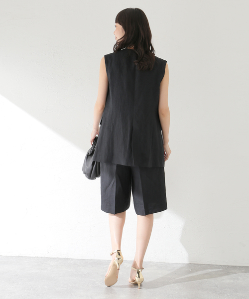 journal standard L'essage(ジャーナルスタンダードレサージュ)の「リネンキャンバスノーカラーベスト(その他アウター・レディース・ブラック/ベージュ・FREE)」の6枚目の写真