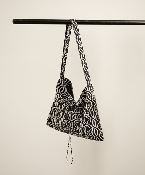 SALON adam et rope'（サロン アダム エ ロペ）の「リバティミニトートバッグ（トートバッグ・レディース・ブラック/ブルー系その他4/グリーン・FREE）」の2枚目の写真