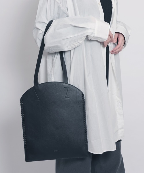 YArKA（ヤーカ）の「【YArKA/ヤーカ】real leather lace up tote bag [lumm2] / リアルレザーレースアップデザイントートバッグ（トートバッグ・レディース・ブラック・FREE）」の9枚目の写真