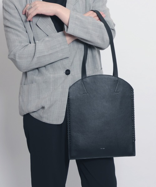 YArKA（ヤーカ）の「【YArKA/ヤーカ】real leather lace up tote bag [lumm2] / リアルレザーレースアップデザイントートバッグ（トートバッグ・レディース・ブラック・FREE）」の12枚目の写真