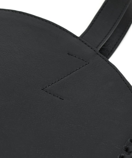 YArKA（ヤーカ）の「【YArKA/ヤーカ】real leather lace up tote bag [lumm2] / リアルレザーレースアップデザイントートバッグ（トートバッグ・レディース・ブラック・FREE）」の16枚目の写真