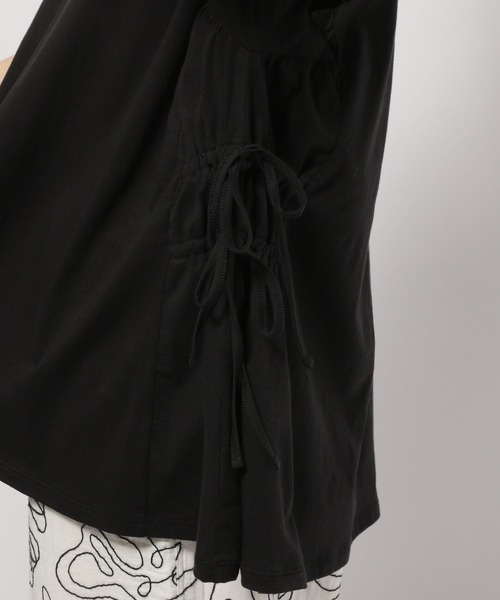 【大人かわいい】新品　フリル　白黒プリントカットソー黒　r71d セール】サイドシャーリングフリルプルオーバー（Tシャツ