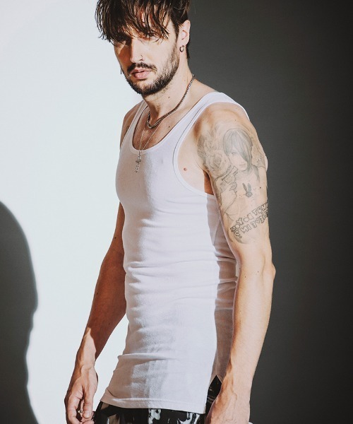 NO ID.（ノーアイディ）の「mta577-ｻｲﾄﾞｽﾘｯﾄﾛﾝｸﾞﾀﾝｸﾄｯﾌﾟ（タンクトップ・メンズ・グレー/ブラック/ホワイト・1/2）」の2枚目の写真