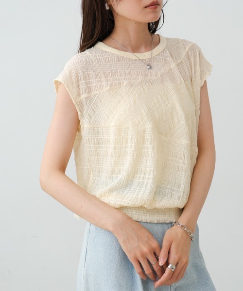 Bab(バブ)の「シャーリング切り替えトップス(Tシャツ/カットソー・レディース・アイボリー/ブラック/オフホワイト・FREE)」の4枚目の写真