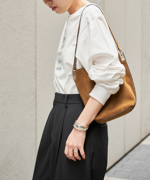 Spick & Span（スピックアンドスパン）の「ボートネックシルケットロゴロンTEE（Tシャツ/カットソー・レディース・ホワイト/ベージュ・FREE）」の7枚目の写真