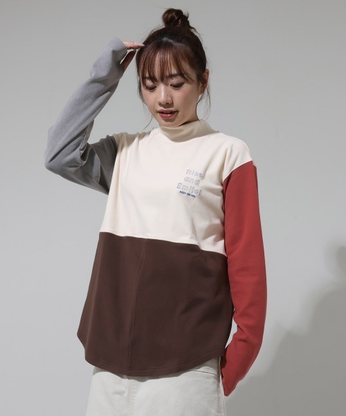 KRIFF MAYER Lady's Collection(クリフメイヤーレディースコレクション)の「【伸縮性・ストレッチ】もちのびモックネックT(Tシャツ/カットソー・レディース・レッド/グレー/ダークブラウン/ブラック/ナチュラル/ダークブルー/カラフル/その他5・LARGE/MEDIUM)」の7枚目の写真