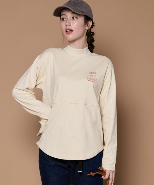 KRIFF MAYER Lady's Collection(クリフメイヤーレディースコレクション)の「【伸縮性・ストレッチ】もちのびモックネックT(Tシャツ/カットソー・レディース・レッド/グレー/ダークブラウン/ブラック/ナチュラル/ダークブルー/カラフル/その他5・LARGE/MEDIUM)」の4枚目の写真