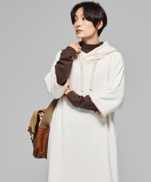 KRIFF MAYER Lady's Collection(クリフメイヤーレディースコレクション)の「【伸縮性・ストレッチ】もちのびモックネックT(Tシャツ/カットソー・レディース・レッド/グレー/ダークブラウン/ブラック/ナチュラル/ダークブルー/カラフル/その他5・LARGE/MEDIUM)」の11枚目の写真