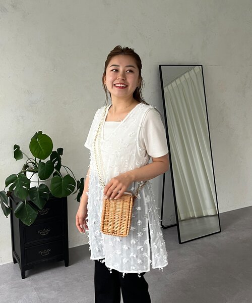 prose verse（プロズヴェール）の「【MOMO】シアーフリンジVネックロングベスト（ベスト・レディース・オフホワイト/ブラック・LARGE/MEDIUM）」の17枚目の写真