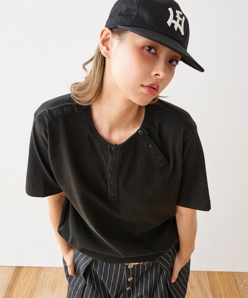 WISH FOR EVER（ウィッシュフォーエバー）の「DRAW CODE 3WAY HENRY NECK T / ドローコード3WAYヘンリーネックT（Tシャツ/カットソー・メンズ・ブラック/ネイビー/オフホワイト/グレー・LARGE/MEDIUM/SMALL）」の17枚目の写真