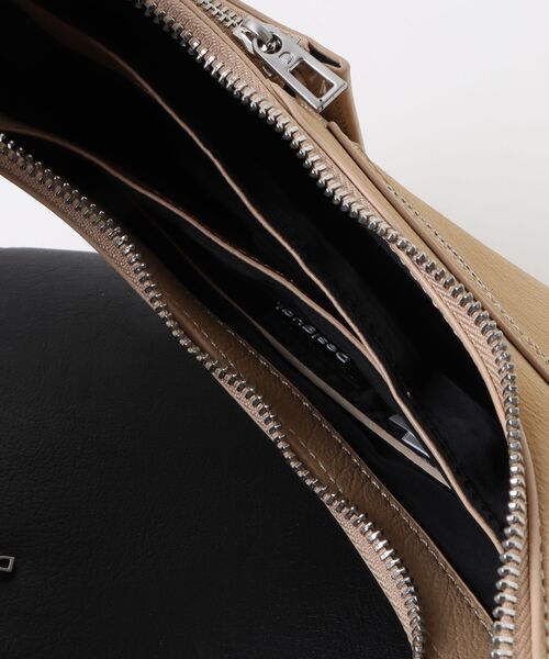 Desigual（デシグアル）の「コンバーチブルツートーンショルダーバッグ（ショルダーバッグ・レディース・ブラック・FREE）」の5枚目の写真