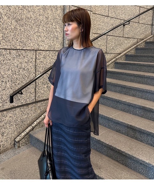 LE CIEL BLEU(ルシェルブルー)の「オーガンザバイカラートップ / Organza Bi-Color Top(シャツ/ブラウス・レディース・ネイビー/ベージュ・36)」の2枚目の写真