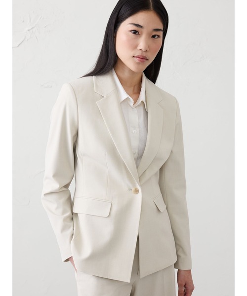BANANA REPUBLIC FACTORY STORE(バナナリパブリック ファクトリーストア)の「BANANA REPUBLIC FACTORY STORE スカルプテッド ストレッチ ブレザー(テーラードジャケット・レディース・ベージュ/ネイビー/ブラック/アイボリー・0/2/6/4/8)」の2枚目の写真
