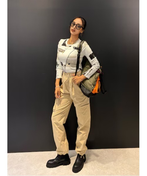 Desigual（デシグアル）の「ニュースペーパープリント リブ編み長袖Tシャツ（Tシャツ/カットソー・レディース・ホワイト・XS/S/M/L/XL）」の3枚目の写真