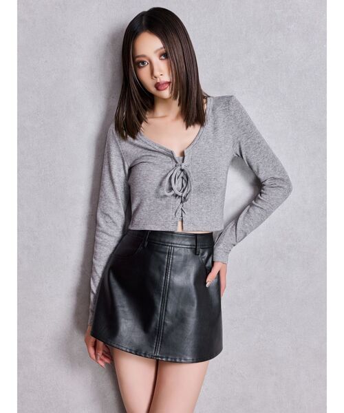 GYDA（ジェイダ）の「フェイクレザースカートライクショートパンツ（スカート・レディース・ブラック・X-SMALL/SMALL/MEDIUM）」の2枚目の写真