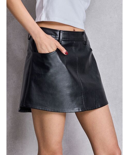 GYDA（ジェイダ）の「フェイクレザースカートライクショートパンツ（スカート・レディース・ブラック・X-SMALL/SMALL/MEDIUM）」の10枚目の写真