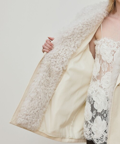 DES PRES（デ・プレ）の「コットンサテン ムートンカラーコート（トレンチコート・レディース・カーキ/ホワイト・FREE）」の10枚目の写真