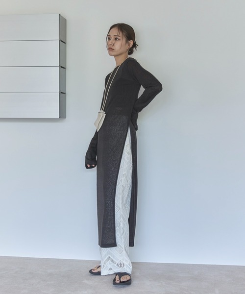 feepur(フェピュール)の「シアースラブディープスリットワンピース(ワンピース・レディース・オフホワイト/ブラック・MEDIUM)」の15枚目の写真