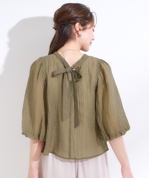 Cutie Blonde（キューティーブロンド）の「【S-LL/前後2WAY】バルーンスリーブが華やか こなれ見えシアーブラウス（シャツ/ブラウス・レディース・オリーブ/ブラック/ライトイエロー系/ブルー系その他・01/04/03/02）」の13枚目の写真