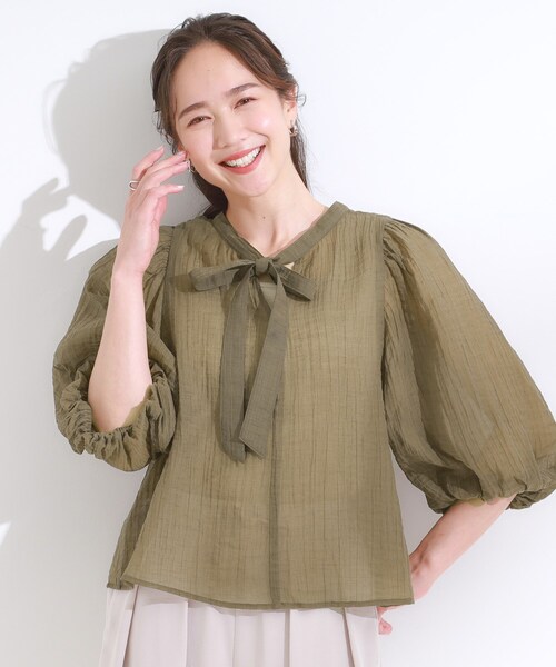 Cutie Blonde（キューティーブロンド）の「【S-LL/前後2WAY】バルーンスリーブが華やか こなれ見えシアーブラウス（シャツ/ブラウス・レディース・オリーブ/ブラック/ライトイエロー系/ブルー系その他・01/04/03/02）」の14枚目の写真
