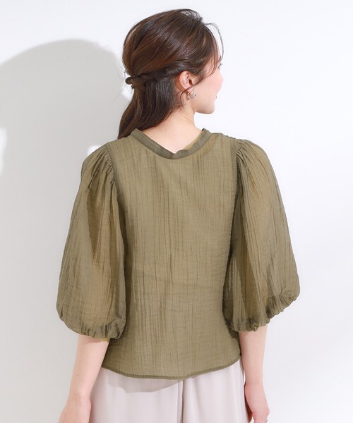 Cutie Blonde（キューティーブロンド）の「【S-LL/前後2WAY】バルーンスリーブが華やか こなれ見えシアーブラウス（シャツ/ブラウス・レディース・オリーブ/ブラック/ライトイエロー系/ブルー系その他・01/04/03/02）」の15枚目の写真