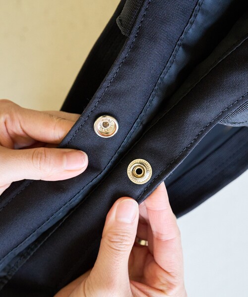 FREAK'S STORE(フリークスストア)の「限定展開 KELTY×FREAK'S STORE/ケルティ 別注 ヘルメット バック(ショルダーバッグ・レディース・ブラック/ブルーグリーン/レオパード/モカ・ONE SIZE)」の8枚目の写真