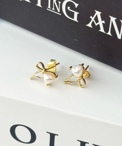 apres jour(アプレジュール)の「【apres jour×ARIAZ】ハートパールリボンミニピアス(ピアス(両耳用)・レディース・ゴールド/シルバー・FREE)」の2枚目の写真