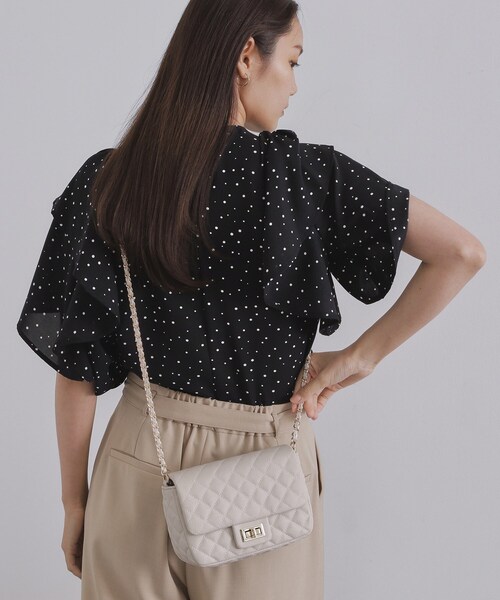 OPAQUE.CLIP（オペークドットクリップ）の「パフィーキルティングチェーンショルダーバッグ（ショルダーバッグ・レディース・ブラック/ブラック系1/オフホワイト/シルバー系その他7/ホワイト系9/ベージュ系6・00）」の2枚目の写真