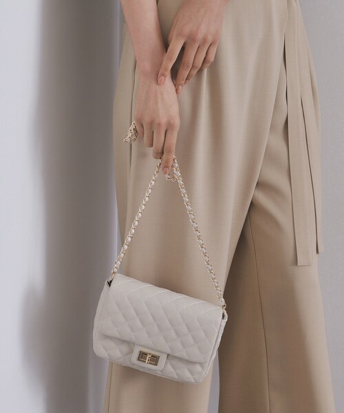 OPAQUE.CLIP（オペークドットクリップ）の「パフィーキルティングチェーンショルダーバッグ（ショルダーバッグ・レディース・ブラック/ブラック系1/オフホワイト/シルバー系その他7/ホワイト系9/ベージュ系6・00）」の11枚目の写真