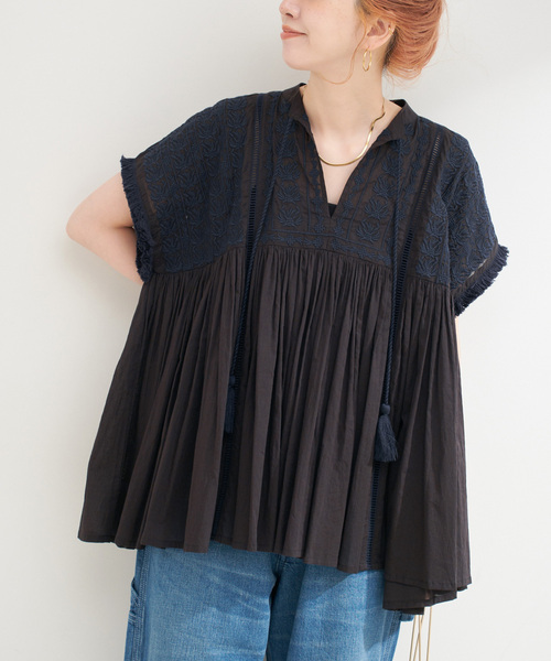 ARTS&SCIENCE 刺繍ギャザーブラウス arts&science 刺繍ギャザーブラウス