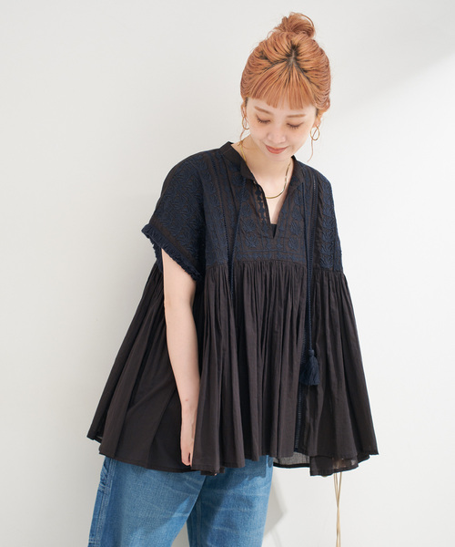 B.C STOCK(ベーセーストック)の「手洗い可 / 刺繍ギャザーブラウス(シャツ/ブラウス・レディース・ブラック/ホワイト・FREE)」の8枚目の写真