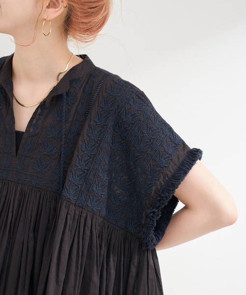 手洗い可 / 刺繍ギャザーブラウス（シャツ/ブラウス）｜B.C