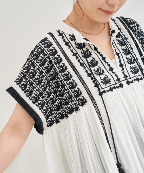 ARTS&SCIENCE 刺繍ギャザーブラウス ARTS&SCIENCE 刺繍ギャザーブラウス 手洗い可 / 刺繍ギャザー