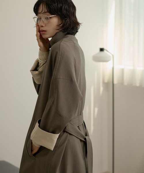LAULEN(ローレン)の「stand collar bicolor sleeve coat /スタンドカラー袖配色ロングコート(ステンカラーコート・レディース・ブラック/グレー/ブラウン・FREE)」の4枚目の写真