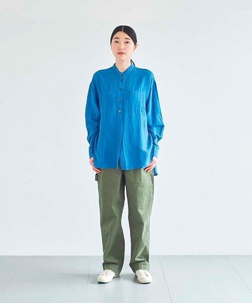 HAU(ハウ)の「スタンドカラーシャツ light(シャツ/ブラウス・レディース・ブルー/ブラウン・MEDIUM)」の2枚目の写真