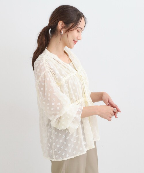 Cutie Blonde（キューティーブロンド）の「華やかにさをプラスする シアードビー シャーリングブラウス（シャツ/ブラウス・レディース・ブラック/レッド/オフホワイト・00）」の5枚目の写真