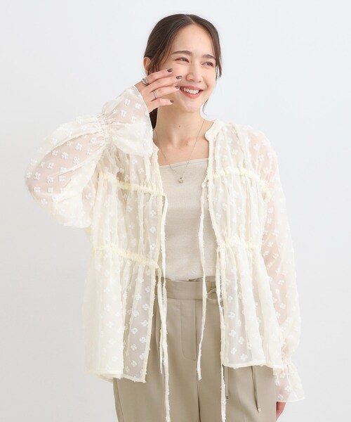 Cutie Blonde（キューティーブロンド）の「華やかにさをプラスする シアードビー シャーリングブラウス（シャツ/ブラウス・レディース・ブラック/レッド/オフホワイト・00）」の8枚目の写真