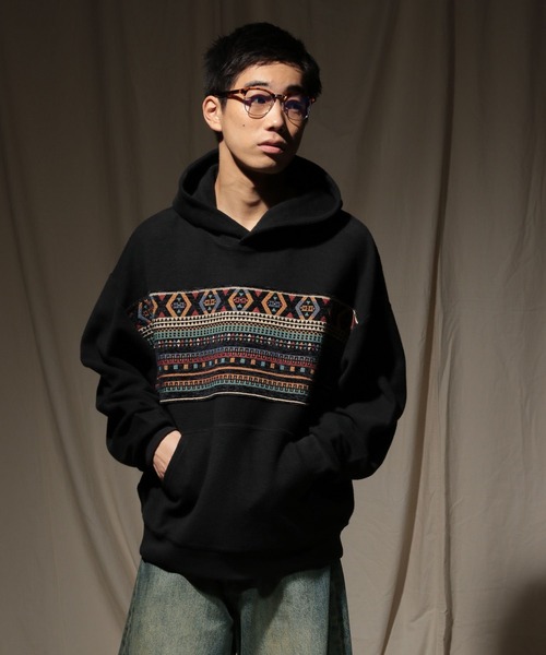 niko and...（ニコアンド）の「パネル切り替えパーカー（パーカー・メンズ・ブラック/アイボリー・LARGE/MEDIUM）」の4枚目の写真