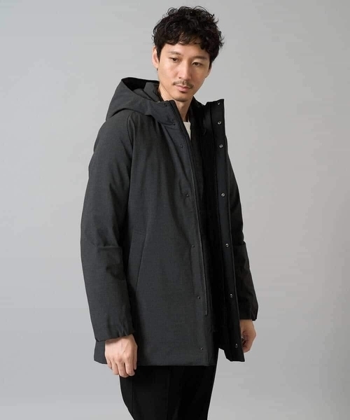 a.v.v（アーヴェヴェ）の「【軽量/撥水】ラミネートダウンフードコート（ダウンジャケット/コート・メンズ・ブラック/ダークグレー・46/48/50/52）」の4枚目の写真