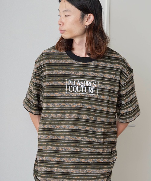 PLEASURES（プレジャー）の「PLEASURES/プレジャーズ COUTURE STRIPE SHIRT マルチボーダー パイルMIX Tシャツ（Tシャツ/カットソー・メンズ・ダークオリーブ・L/XL/M）」の2枚目の写真