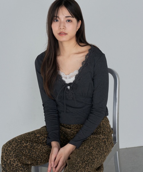 RAY CASSIN（レイカズン）の「レース切替ロングTシャツ（Tシャツ/カットソー・レディース・ブラック/ブラック系その他2/チャコールグレー/ブラウン系その他2/ベージュ系その他2・FREE）」の4枚目の写真