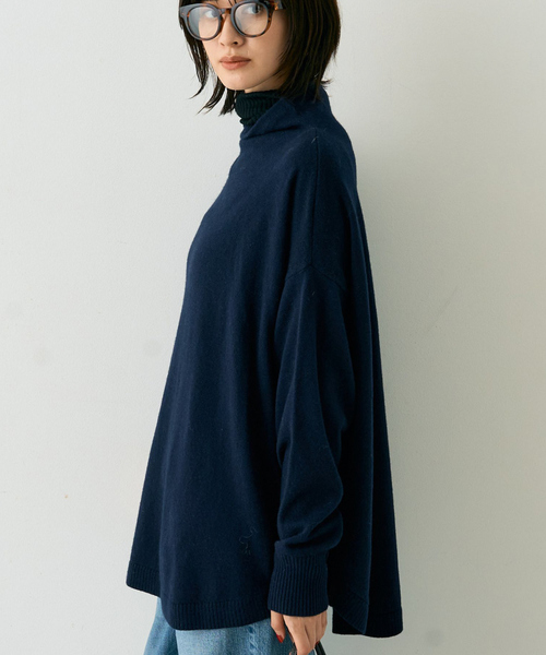 Rouge vif(ルージュヴィフ)の「ボトルネックポンチョライクニットプルオーバー(ニット/セーター・レディース・ネイビー/ベージュ/グレー・フリー)」の3枚目の写真