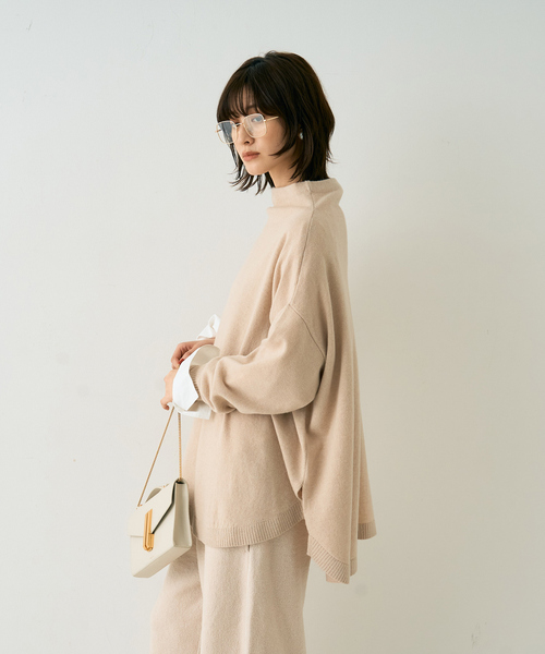 Rouge vif(ルージュヴィフ)の「ボトルネックポンチョライクニットプルオーバー(ニット/セーター・レディース・ネイビー/ベージュ/グレー・フリー)」の6枚目の写真