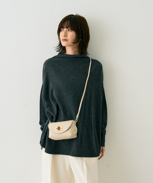 Rouge vif(ルージュヴィフ)の「ボトルネックポンチョライクニットプルオーバー(ニット/セーター・レディース・ネイビー/ベージュ/グレー・フリー)」の11枚目の写真