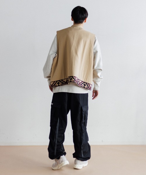 AMERICAN RAG CIE（アメリカンラグシー）の「【MEN , WOMEN】LEIN 幾何学柄刺繍ベスト（ベスト・レディース・ブラック/ベージュ・M/L）」の5枚目の写真