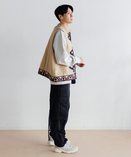 AMERICAN RAG CIE（アメリカンラグシー）の「【MEN , WOMEN】LEIN 幾何学柄刺繍ベスト（ベスト・レディース・ブラック/ベージュ・M/L）」の7枚目の写真