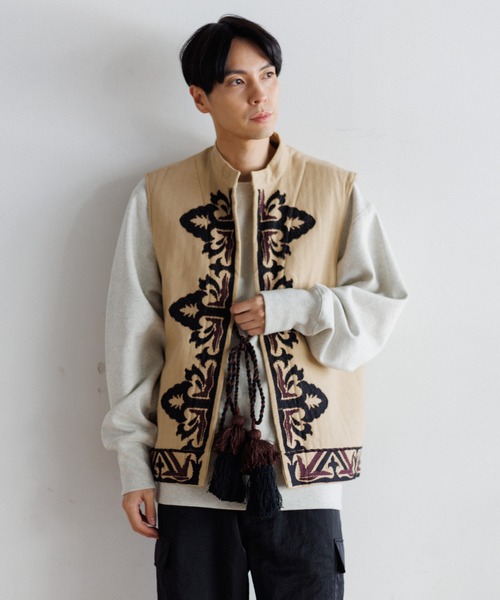 AMERICAN RAG CIE（アメリカンラグシー）の「【MEN , WOMEN】LEIN 幾何学柄刺繍ベスト（ベスト・レディース・ブラック/ベージュ・M/L）」の21枚目の写真