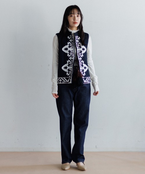 AMERICAN RAG CIE（アメリカンラグシー）の「【MEN , WOMEN】LEIN 幾何学柄刺繍ベスト（ベスト・レディース・ブラック/ベージュ・M/L）」の12枚目の写真