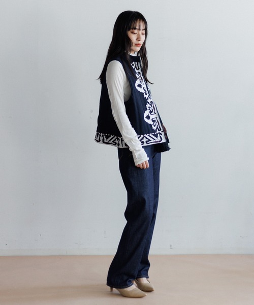 AMERICAN RAG CIE（アメリカンラグシー）の「【MEN , WOMEN】LEIN 幾何学柄刺繍ベスト（ベスト・レディース・ブラック/ベージュ・M/L）」の16枚目の写真